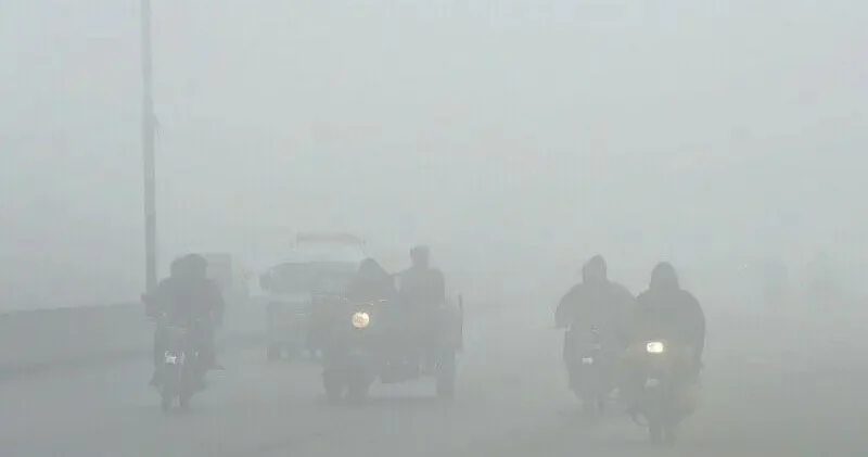 Qatı duman Pakistanda silsilə qəzalara səbəb oldu 9 ölü, 30 dan çox yaralı