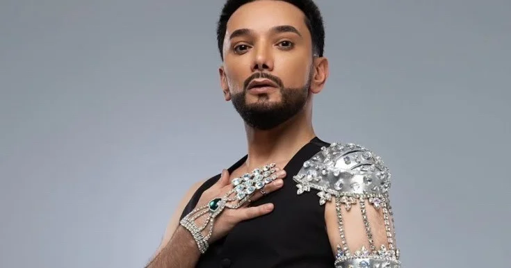 Ay qız, abrın olsun, küçə adamı kimi danışma