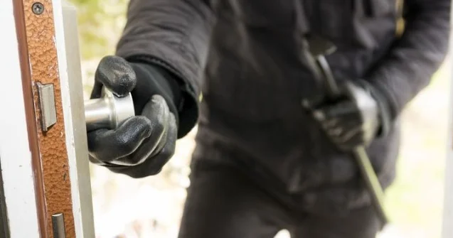 Özündə saxladığı açarla keçmiş iş yerindən oğurluq etdi