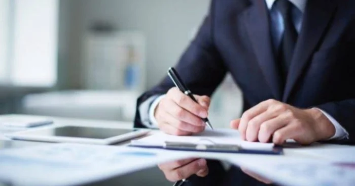 Dövlət qulluqçuları ilə bağlı YENİLİK Məvaciblərinin 3 mislini ALACAQLAR