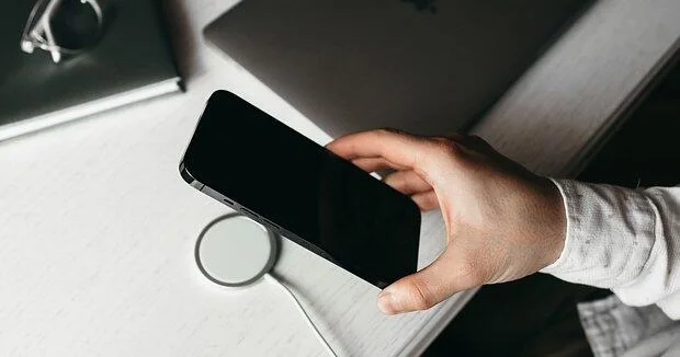 Описан правильный способ зарядки iPhone