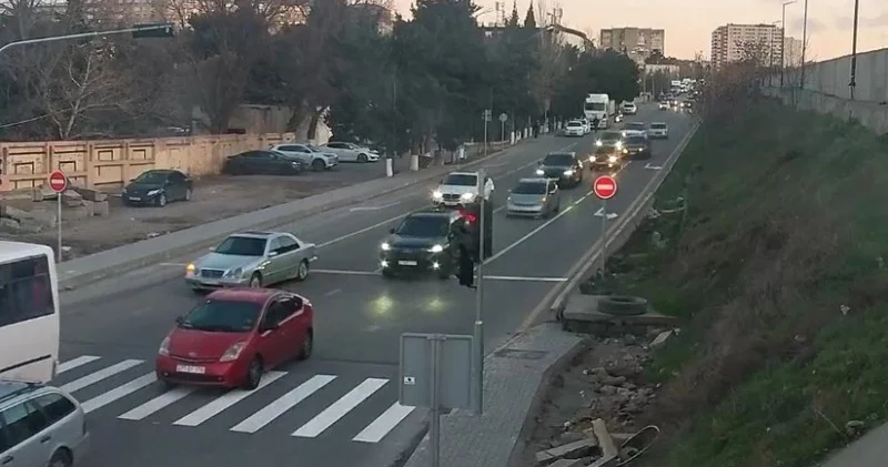 Binəqədidə yol hərəkətində dəyişiklik edildi