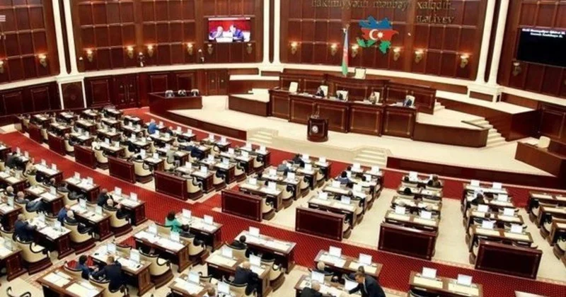 Deputatlar bu gün məzuniyyətə çıxır