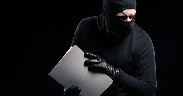 В Баку бывший сотрудник компании украл технику на 6000 манатов