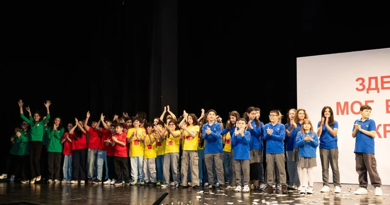 В Баку разгорелась битва смеха и креатива Юниор Лиги КВН сезона 2025 2026 ФОТО