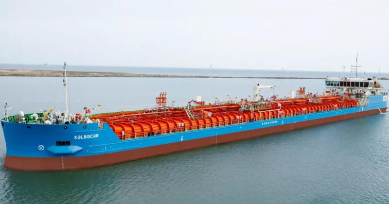 Азербайджанский танкер сцепился с турецким судном у Стамбула