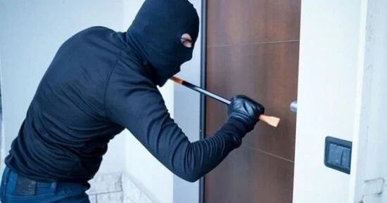 Keçmiş iş yerindən kompüter və televizor oğurladı