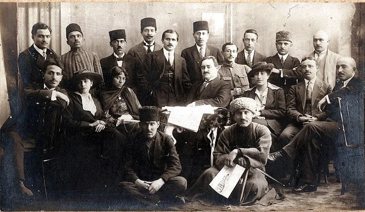 Bir şəklin tarixçəsi: Rəsulzadə və Hacıbəyli İki əqidə dostu bir arada FOTO