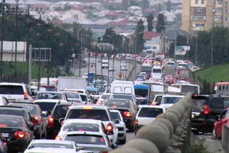 Yeni Dövlət Proqramı Bakıda sıxlığı azaldacaqmı?