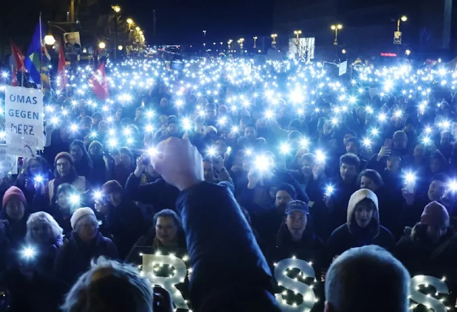 Almaniyanın müxtəlif şəhərlərində on minlərlə insan Xristian Demokratlar İttifaqına qarşı etiraz aksiyaları keçirib