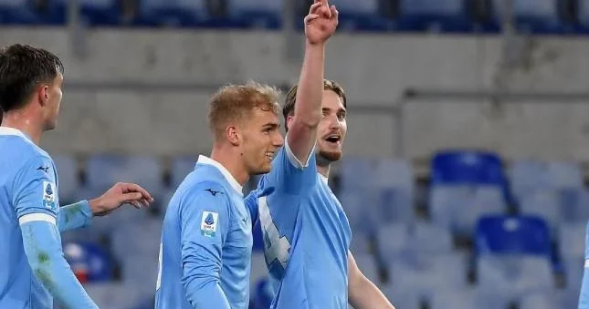 Azarkeşlər matça gəlmədi, klub sükut içində qələbə qazandı