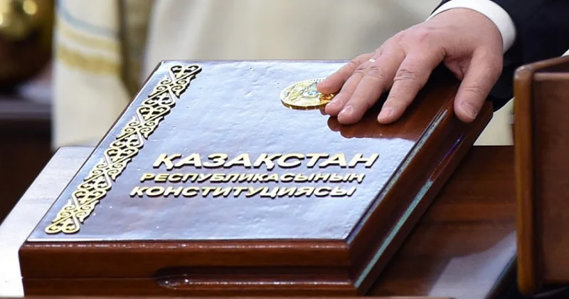 Qazaxıstan Konstitusiyasında prezidentin könüllü istefası da yer alacaq