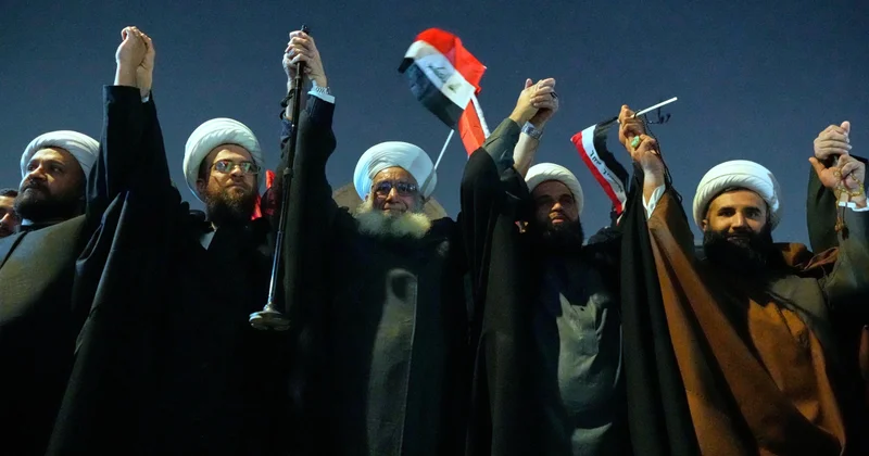 Шиитские лидеры размахивают флагами объектив