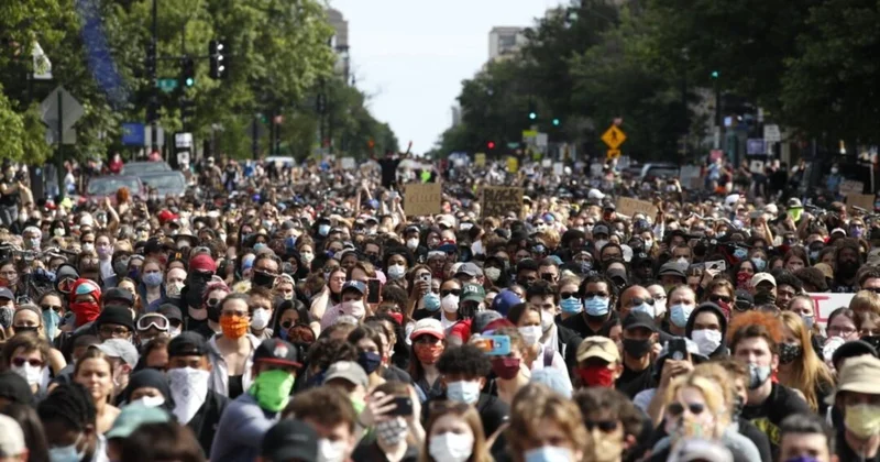 В США сотни тысяч людей протестуют из за миграционной политики Minval Politika