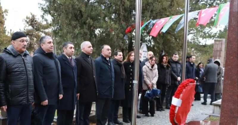 Türkiyədəki səfirimiz Rəsulzadənin məzarını ziyarət etdi FOTOLAR