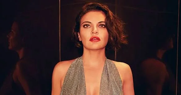 “Yayda gəlib Xəzərdə üzərəm”