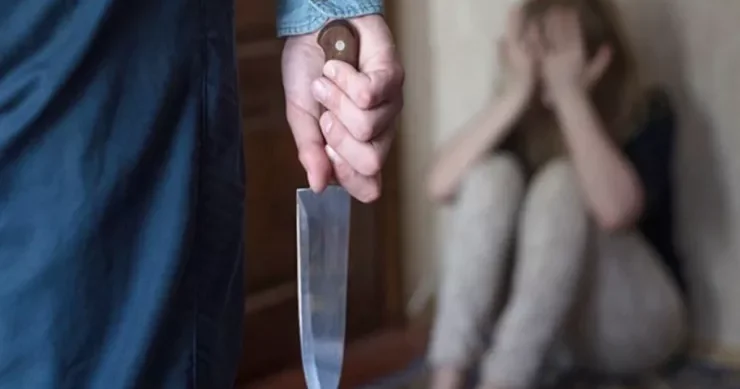 Ağdamda kişi arvadını bıçaqladı