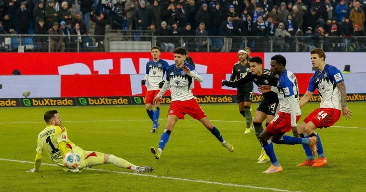 Бавария не смогла одержать победу в матче 20 го тура Бундеслиги с Гамбургом