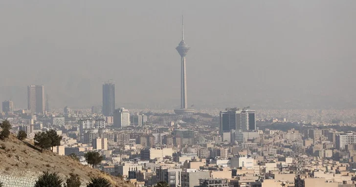 Власти Тегерана организуют подземные убежища для жителей СМИ