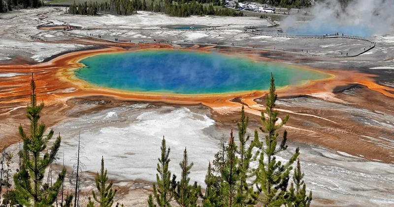 ABŞ da təhlükəli vəziyyət: Yatmış supervulkanda şəhər ölçüsündə bir çıxıntı aşkarlandı