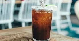 Beyini qurudan, Alsheymerə səbəb olan içki