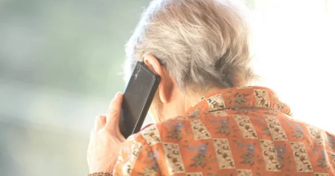 Su idarəsinin əməkdaşı yaşlı qadını aldatdı, pulunu aldı, telefonunu oğurladı
