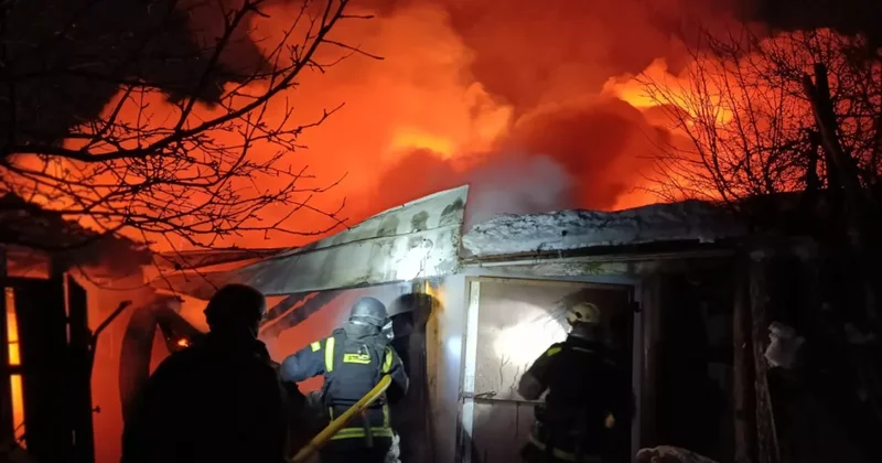 Сумская область в огне: Российские удары вызвали масштабные пожары ВИДЕО/ФОТО