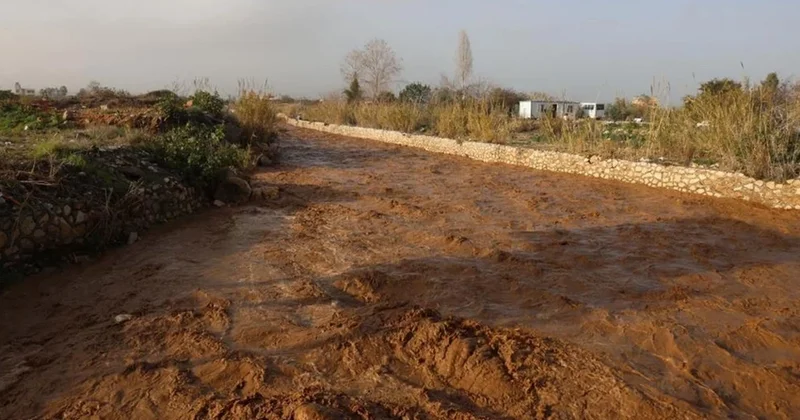 В турецком Мерсине десятки домов и автомобилей оказались под водой из за ливней