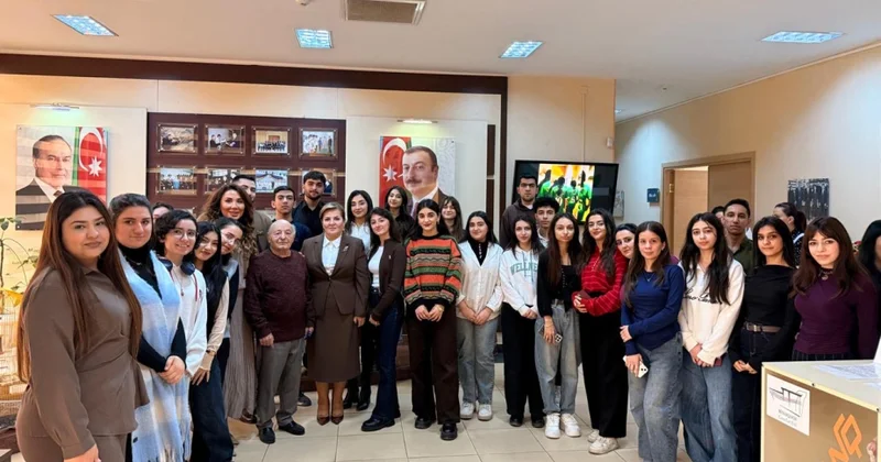 Xalq rəssamı Ömər Eldarov heykəltaraşlıq sənətinin incəliklərini gənclərlə bölüşüb