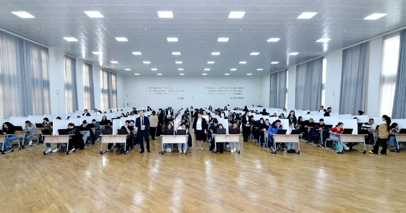 В Баку впервые проведены экстернатные экзамены в электронной форме