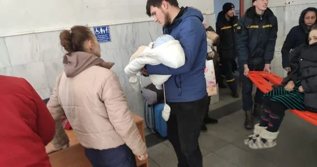 В приграничье Харьковской области проводят принудительную эвакуацию семей с детьми