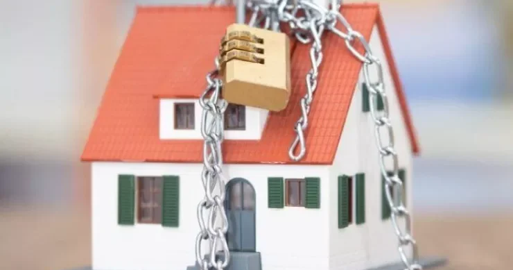 Rusiyada azərbaycanlının 2 milyonluq evini ƏLİNDƏN ALDILAR