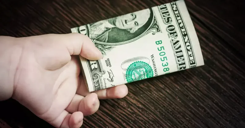 Казахстанским детям перечислили по 130 долларов