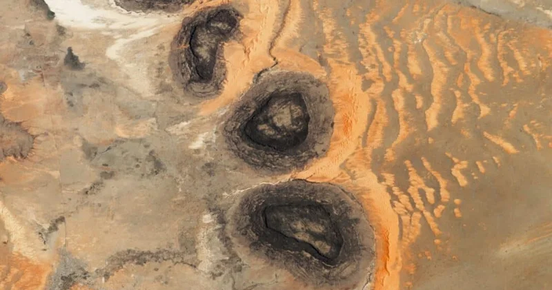 Sahrada qorxunc qara ləkələr: Onlar nədir?