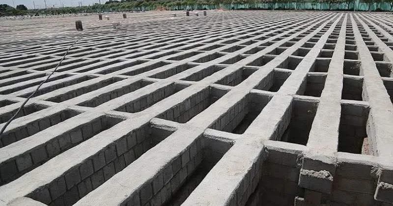 İranda minlərlə qəbir yeri qazıldı