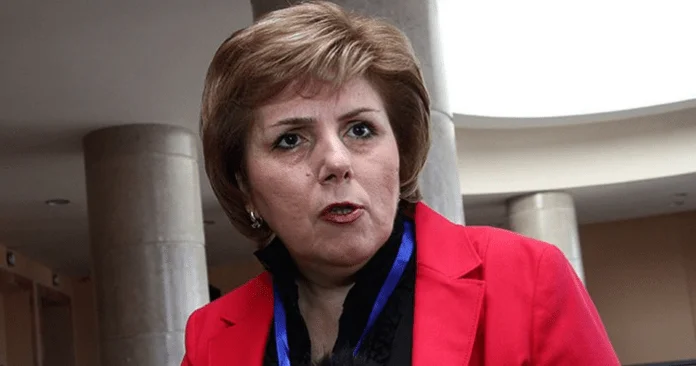 Keçmiş nazirə 4,5 illik həbs cəzası kəsildi və əfv olundu