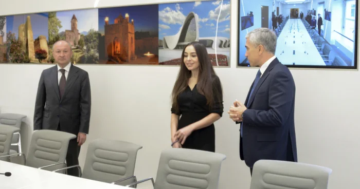 Leyla Əliyeva Cenevrədə “Azərbaycan otağı” ilə tanış olub