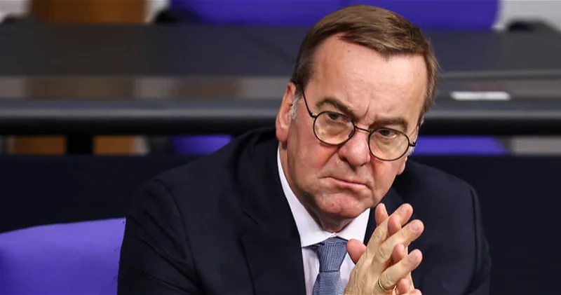 Министр обороны Германии не видит признаков того, что США хотят выйти из НАТО