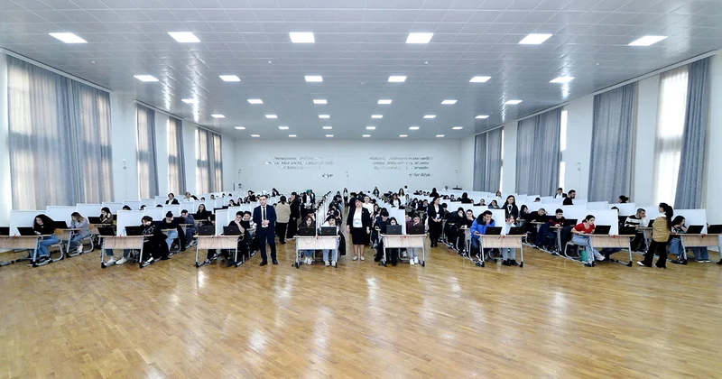 Bakıda ilk dəfə elektron qaydada eksternat imtahanları keçirildi Fotolar