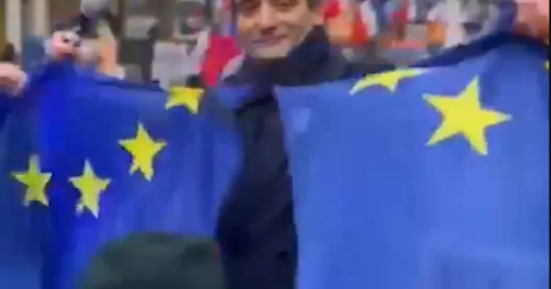 На парижской акции демонстранты разорвали флаг ЕС