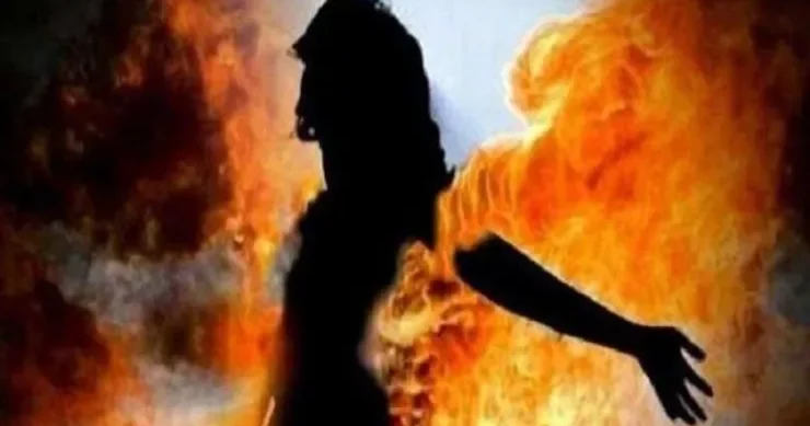Qısqac qadın ərini və sevgilisini YANDIRDI