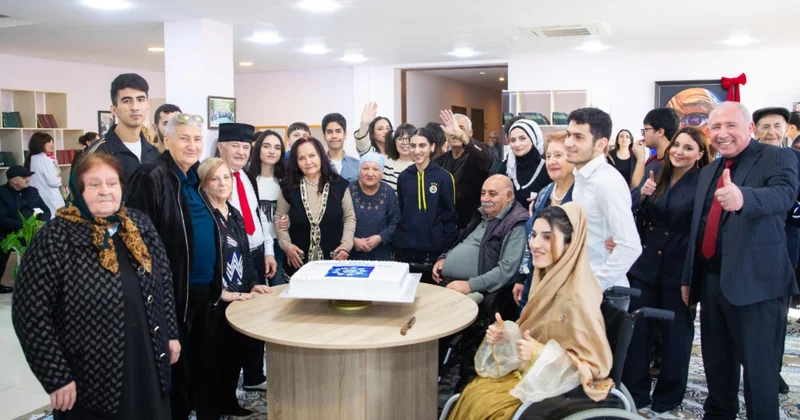 Sosial xidmət müəssisələrinin gənc sakinləri ahılları ziyarət ediblər