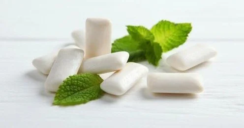 Görün Azərbaycanda bir ildə neçə ton saqqız çeynənilir Faydası nədir, ziyanı nə?