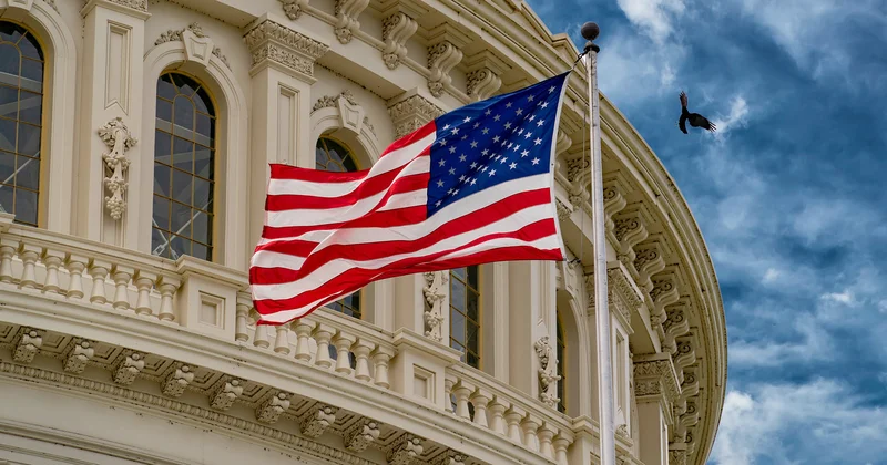 Правительство США частично приостановило работу до одобрения финансирования