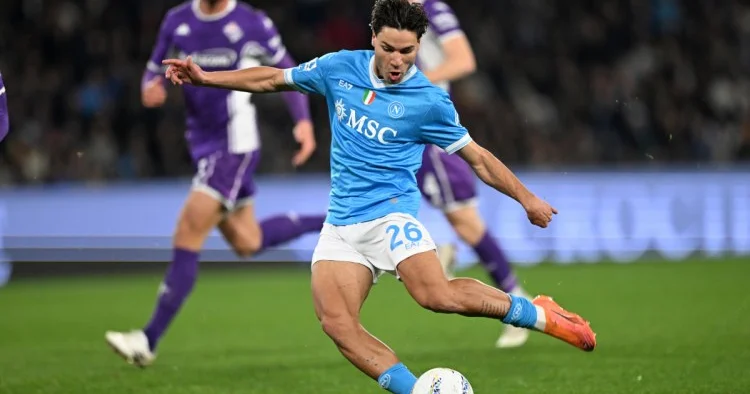 Napoli doğma meydanda qələbə qazandı VİDEO