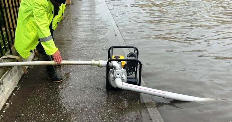Bakının qəsəbələrində yağış fəsadlarının aradan qaldırılması davam etdirilir FOTO