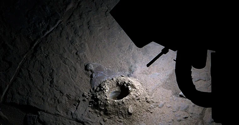 Curiosity süni işıq altında Mars səthinin görüntülərini çəkib...