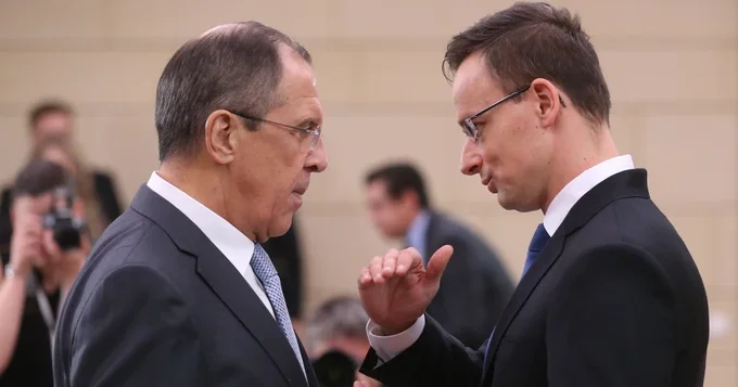Отвратительно, это стыд , Сибига об отчетах Сийярто перед Лавровым