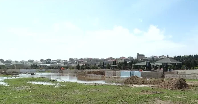 Кладбище в Мехдиабаде ушло под воду: жители не могут навестить близких