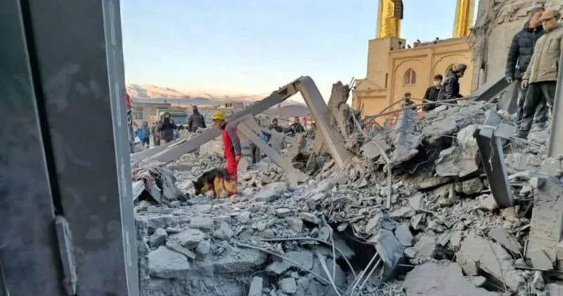 İranda 19 əsrdə tikilmiş məscid vurulub Ölənlər var